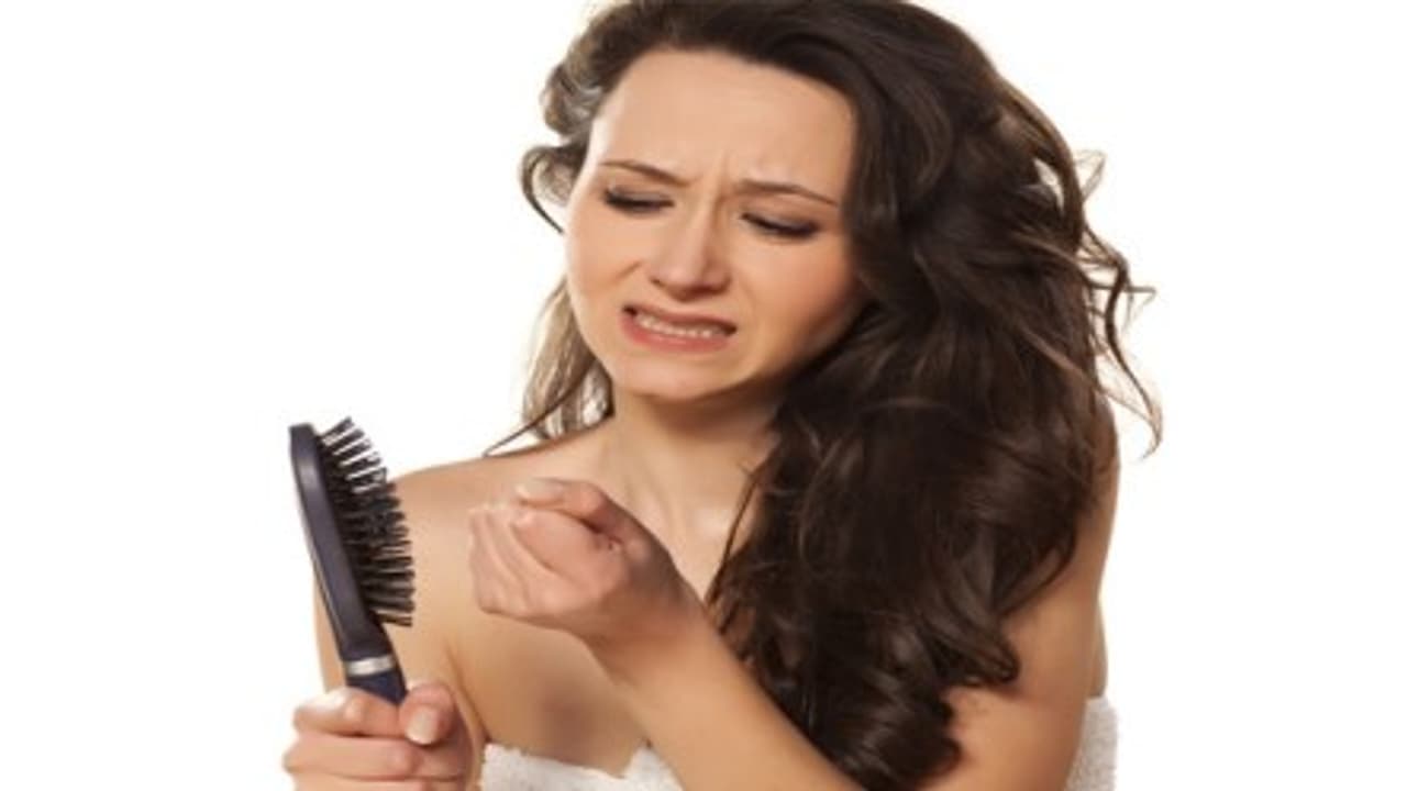 இந்தப் பழங்களை சாப்பிட்டால் கூந்தல் உதிர்வதைத் முற்றிலும் தடுக்கலாம்… இந்தப் பழங்களை சாப்பிட்டால் கூந்தல் உதிர்வதைத் முற்றிலும் தடுக்கலாம்…