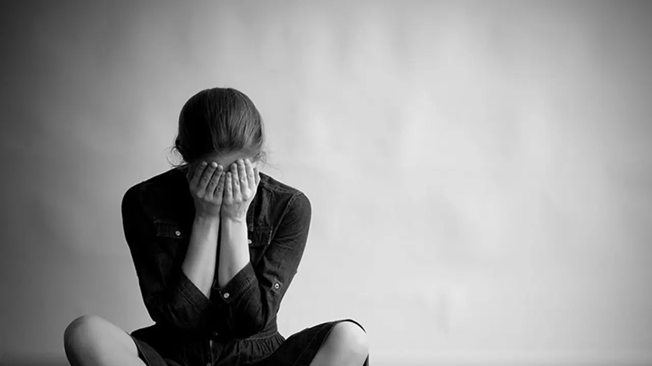 মহিলারা অবসাদে ভুগছেন! মানসিক ভাবে সুখী থাকতে এই কাজটি এখনই বন্ধ করুন