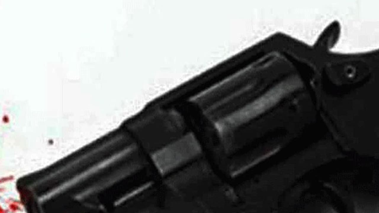 Delhi man blames co worker for throat cancer, shoots him dead for introducing him to cigarettes Delhi man blames co worker for throat cancer, shoots him dead for introducing him to cigarettes