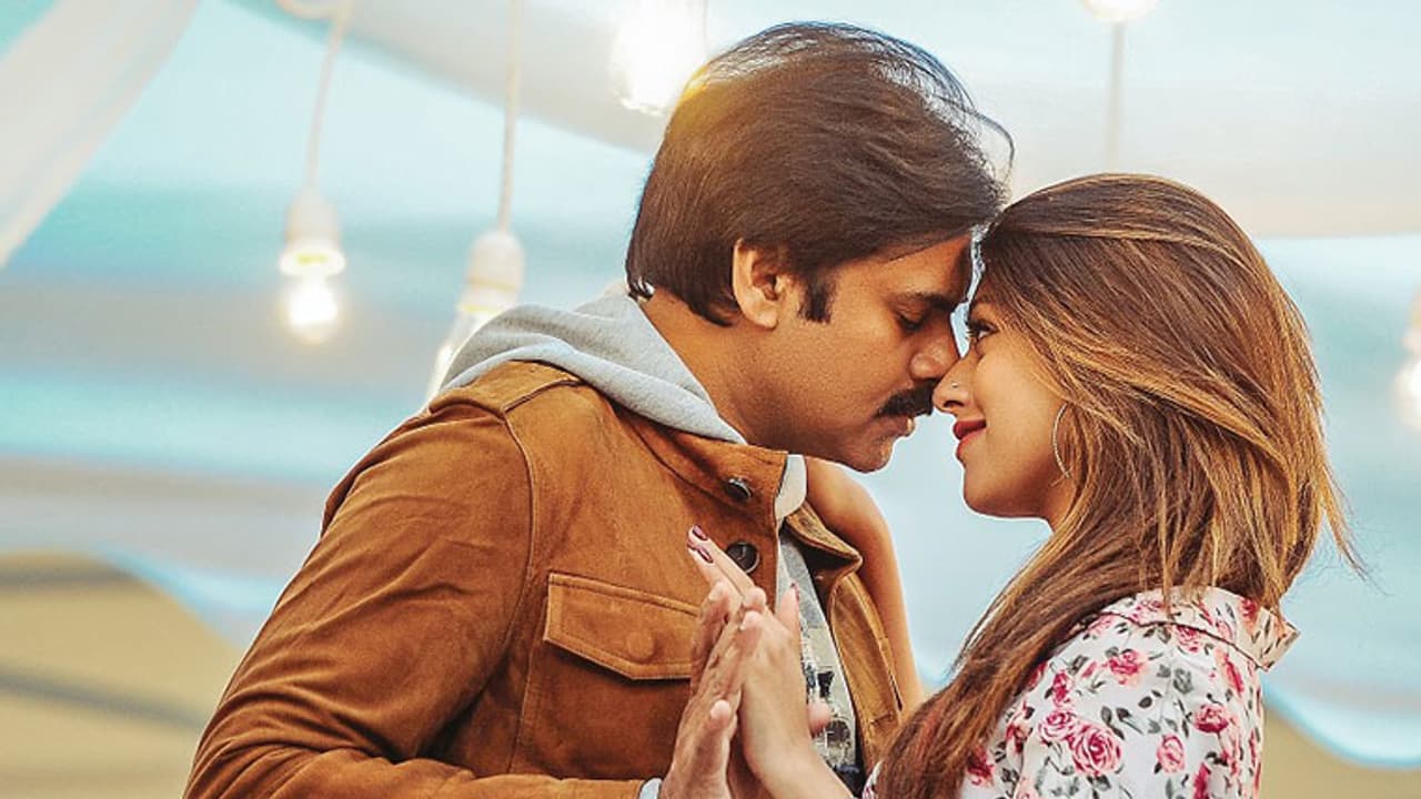 పవన్ ఫ్యాన్స్ కు షాక్.. ఈ రాత్రికి షోలు లేనట్టే పవన్ ఫ్యాన్స్ కు షాక్.. ఈ రాత్రికి షోలు లేనట్టే