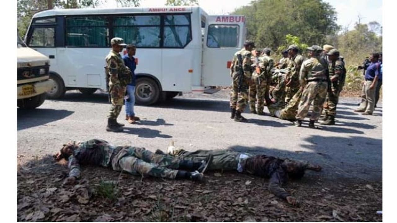 மாவோயிஸ்ட்டுகள் நடத்திய கொடூர தாக்குதலில் பலி எண்ணிக்கை 24 ஆக உயர்வு.. மாவோயிஸ்ட்டுகள் நடத்திய கொடூர தாக்குதலில் பலி எண்ணிக்கை 24 ஆக உயர்வு..