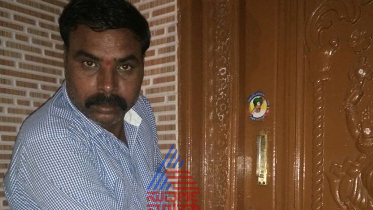 ನೀರವ್ ಮೋದಿ, ಮಲ್ಯಗೆ ಕೋಟಿ ಕೋಟಿ ದುಡ್ಡು ಕೊಡ್ತಾರೆ..! ರೈತ ದುಡ್ಡು ಕಟ್ಟದೇ ಹೋದ್ರೆ ಮನೆ ಒಡಿತಾರೆ; ಏನ್ ಸ್ವಾಮಿ ಇದು? ನೀರವ್ ಮೋದಿ, ಮಲ್ಯಗೆ ಕೋಟಿ ಕೋಟಿ ದುಡ್ಡು ಕೊಡ್ತಾರೆ..! ರೈತ ದುಡ್ಡು ಕಟ್ಟದೇ ಹೋದ್ರೆ ಮನೆ ಒಡಿತಾರೆ; ಏನ್ ಸ್ವಾಮಿ ಇದು?