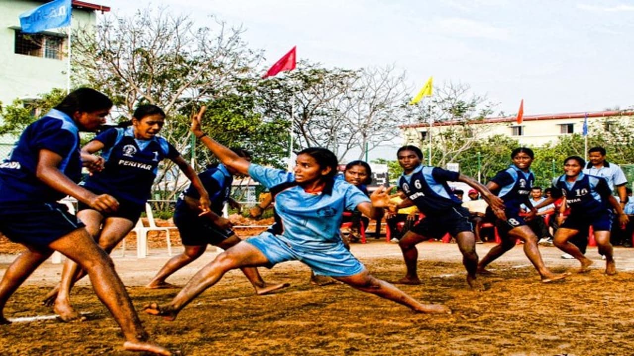 பள்ளிகளில் விளையாட்டை கட்டாயப் பாடமாக்க முடிவு இதிலும் ‘பாஸ்மார்க்’ எடுப்பது அவசியமாம் பள்ளிகளில் விளையாட்டை கட்டாயப் பாடமாக்க முடிவு இதிலும் ‘பாஸ்மார்க்’ எடுப்பது அவசியமாம்