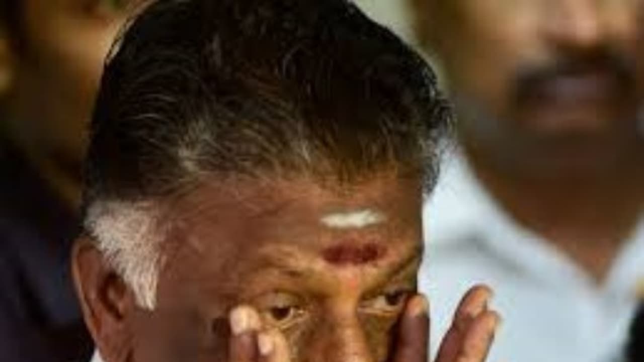 சசிகலா குடும்பம் எனக்கு செய்த கொடுமையால் தற்கொலை செய்ய நினைத்தேன்…. ஓபிஎஸ் அதிர்ச்சி தகவல்…. சசிகலா குடும்பம் எனக்கு செய்த கொடுமையால் தற்கொலை செய்ய நினைத்தேன்…. ஓபிஎஸ் அதிர்ச்சி தகவல்….