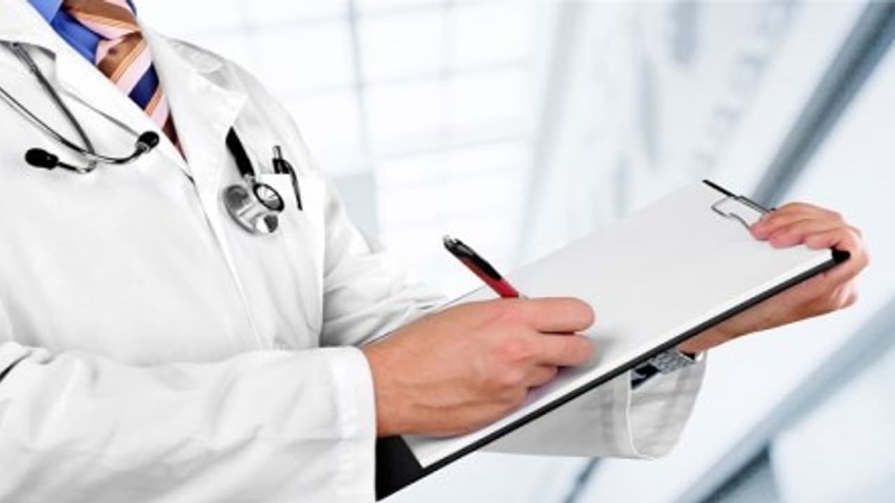 அசைவ உணவைத் தவிர்த்து, சைவ உணவை மட்டும் வழக்கமாக்கிக் கொண்டால் சில நோய்களில் இருந்து தப்பிக்கலாம் என்கின்றனரே? 