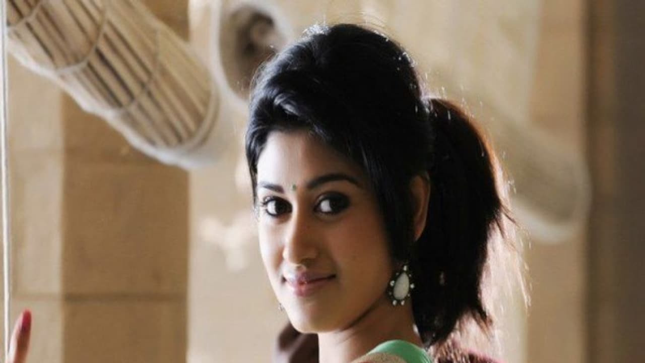 ஒவியா போட்ட 'லவ்' ட்விட்.. தெரிக்கவிடும் ரசிகர்கள்...! ஒவியா போட்ட 'லவ்' ட்விட்.. தெரிக்கவிடும் ரசிகர்கள்...!