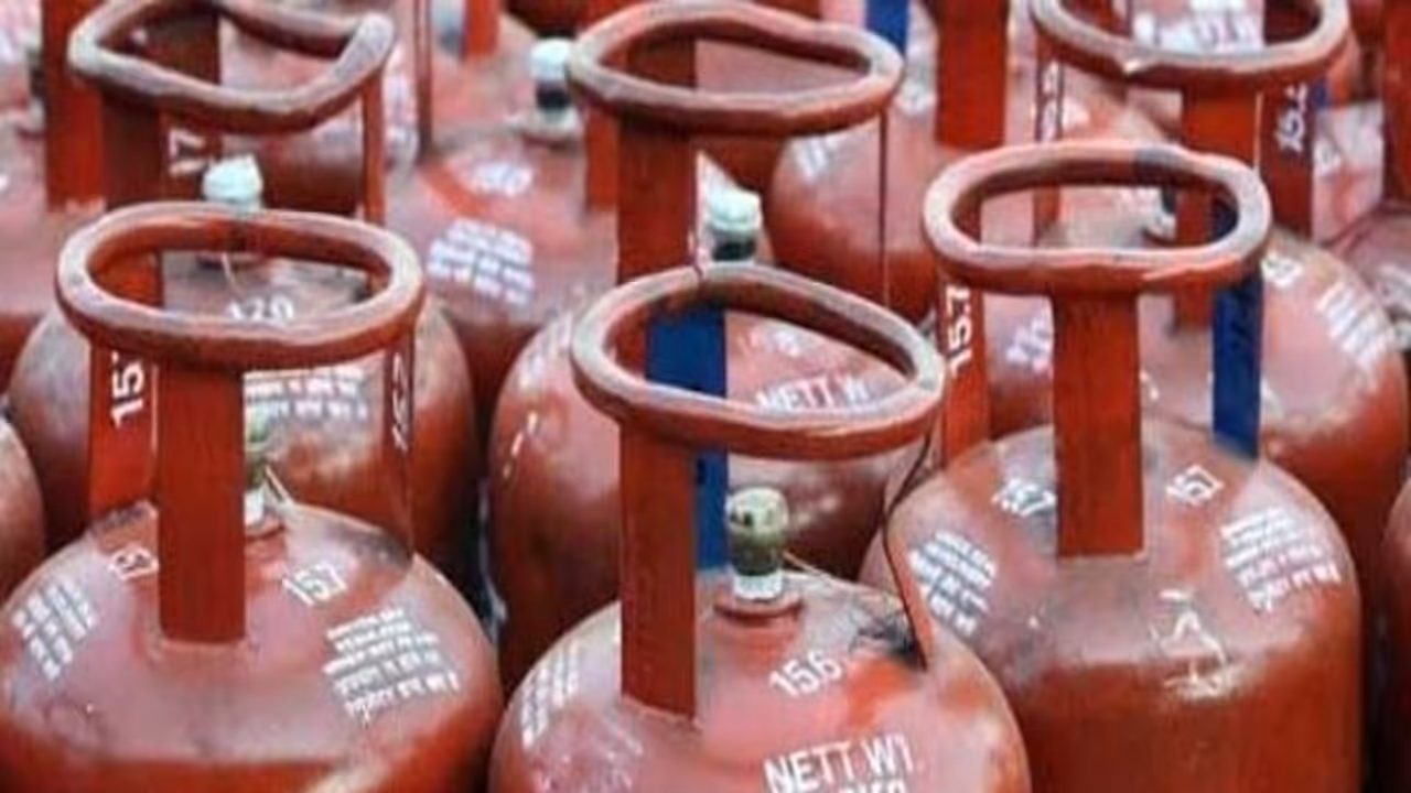 எரிவாயு சிலிண்டர் மானியம் ரத்து இல்லை எதிர்ப்புகளால் 'ஜகா' வாங்கிய மத்திய அரசு!! எரிவாயு சிலிண்டர் மானியம் ரத்து இல்லை எதிர்ப்புகளால் 'ஜகா' வாங்கிய மத்திய அரசு!!