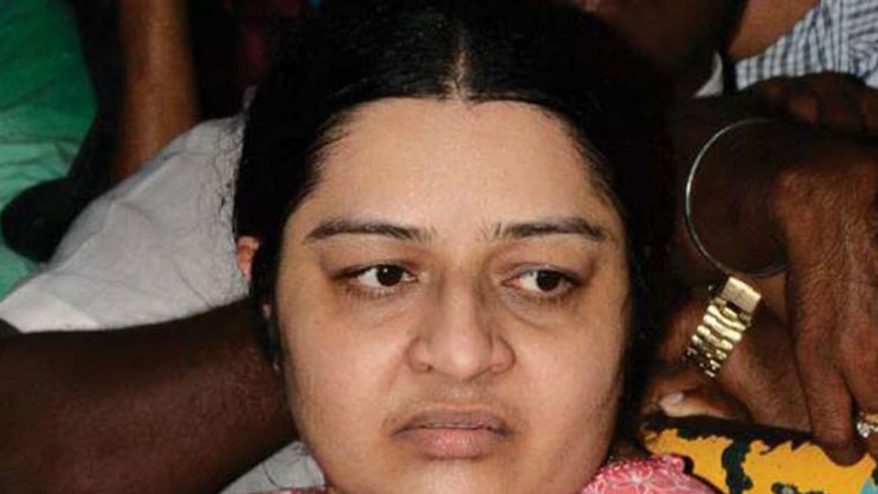RK Nagar polls: Deepa blames Sasikala for husband floating new political party