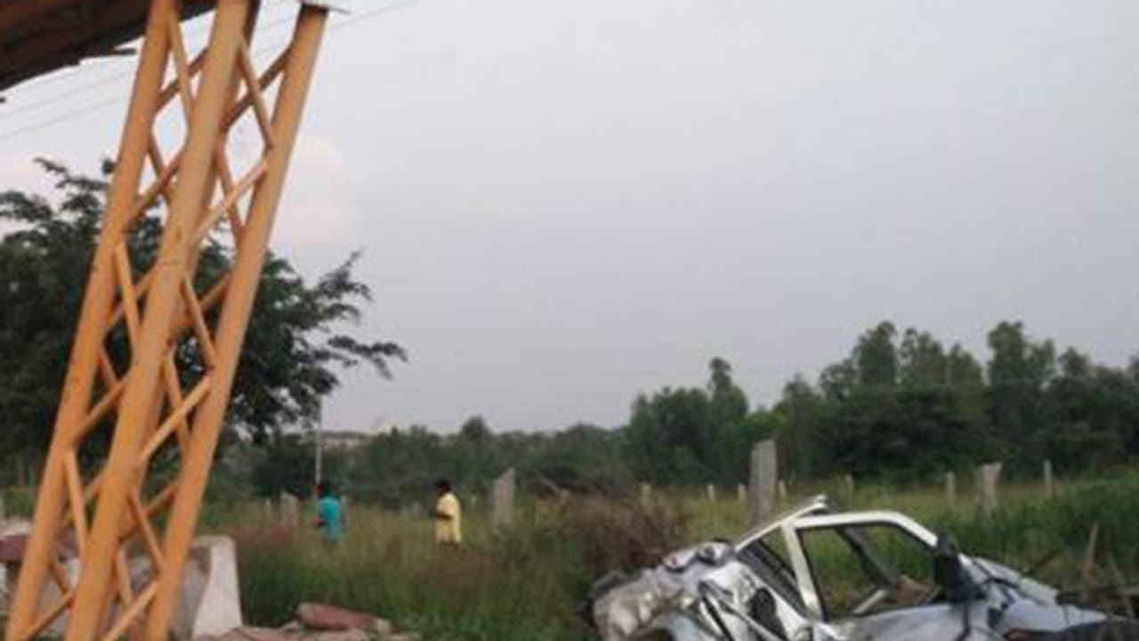 ರಾಮನಗರದಲ್ಲಿ ಭೀಕರ ಅಪಘಾತ : 5ಸಾವು ರಾಮನಗರದಲ್ಲಿ ಭೀಕರ ಅಪಘಾತ : 5ಸಾವು