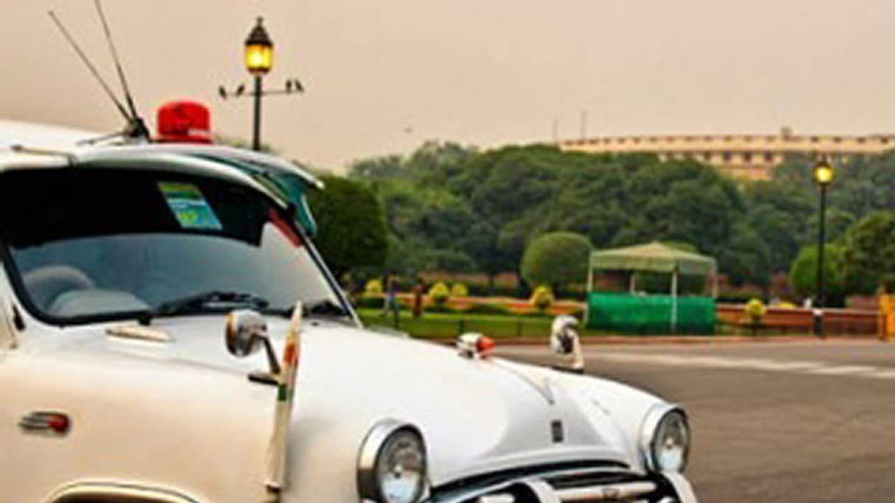 వీఐపీ మూమెంట్ పై హైకోర్టులో పిల్: విచారించలేనన్న జడ్జి వీఐపీ మూమెంట్ పై హైకోర్టులో పిల్: విచారించలేనన్న జడ్జి