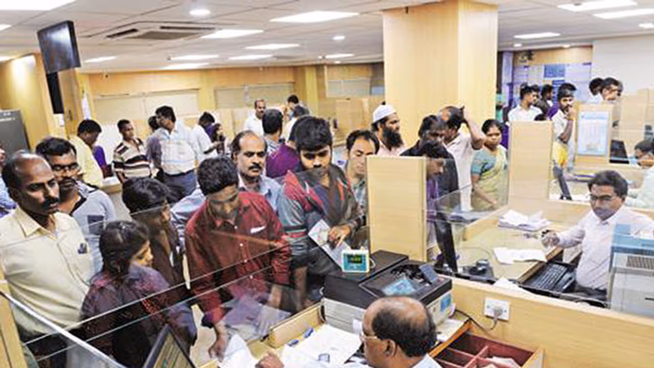 റിക്കവറി പ്ലാനുമായി സര്ക്കാരിന് മുന്പില് 9 പൊതുമേഖല ബാങ്കുകള്; ബാങ്കിങ് പ്രതിസന്ധി രൂക്ഷമാവും റിക്കവറി പ്ലാനുമായി സര്ക്കാരിന് മുന്പില് 9 പൊതുമേഖല ബാങ്കുകള്; ബാങ്കിങ് പ്രതിസന്ധി രൂക്ഷമാവും