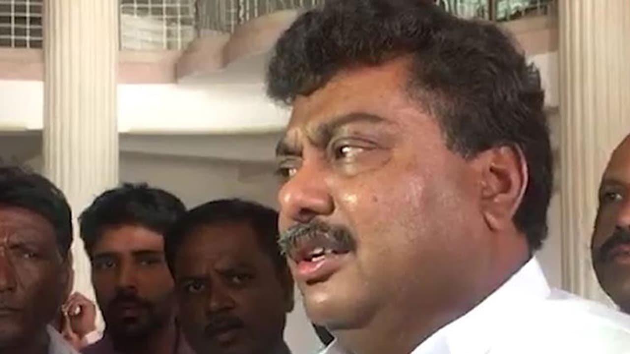 ಮತ್ತೆ ಗಲಾಟೆ ಮಾಡಿದ್ರೆ ರೌಡಿಶೀಟರ್ ಪಟ್ಟಿಗೆ: ಎಂಬಿಪಾ ವಾರ್ನಿಂಗ್ ಮತ್ತೆ ಗಲಾಟೆ ಮಾಡಿದ್ರೆ ರೌಡಿಶೀಟರ್ ಪಟ್ಟಿಗೆ: ಎಂಬಿಪಾ ವಾರ್ನಿಂಗ್