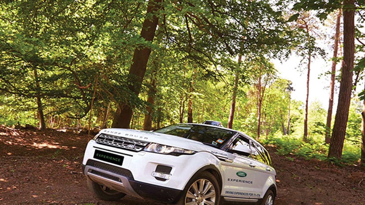 രണ്ടാം തലമുറ ഇവോക്ക് എസ്യുവി അവതരിച്ചു രണ്ടാം തലമുറ ഇവോക്ക് എസ്യുവി അവതരിച്ചു