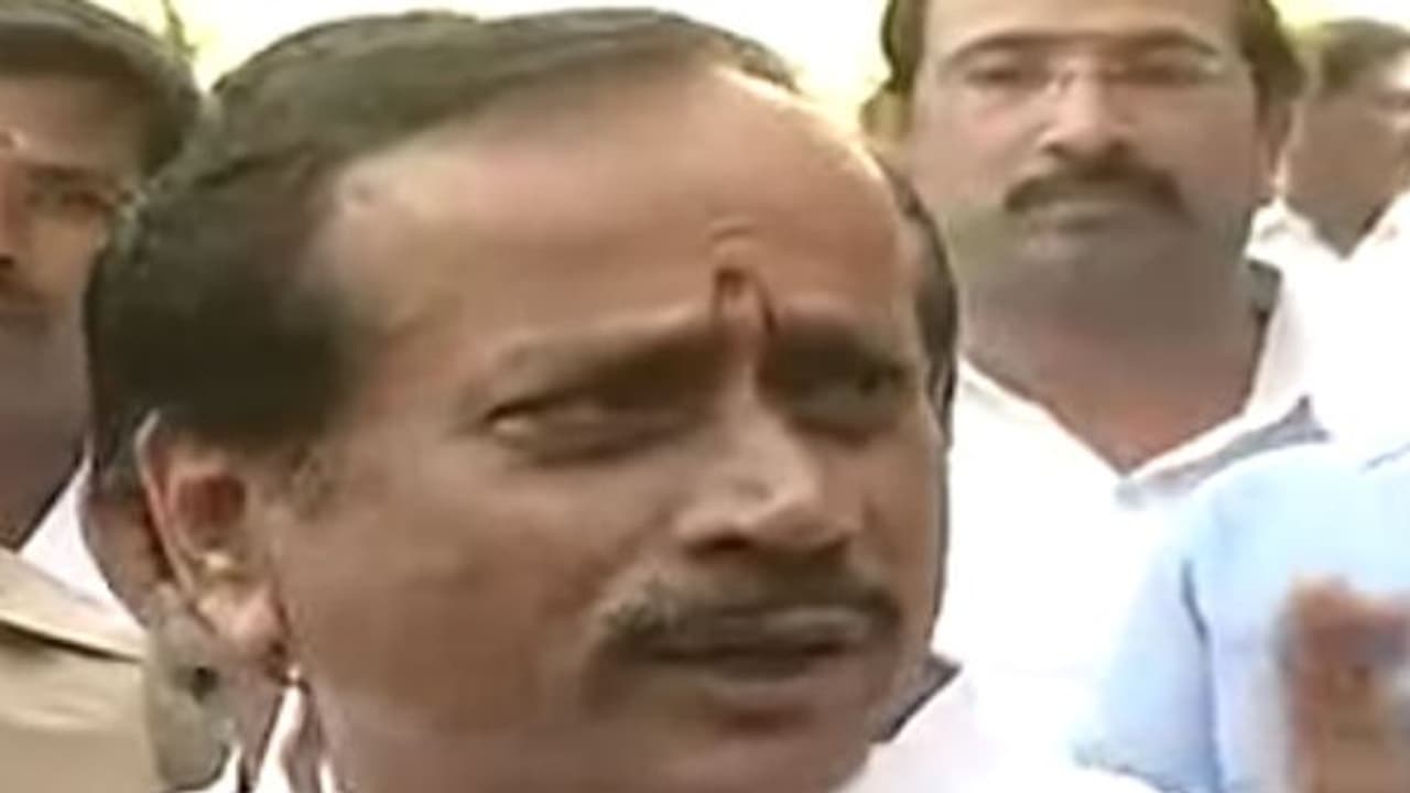 சாரண சாரணியர் தேர்தலின்போது ஹெச். ராஜா ஆதரவாளர்கள் வாக்குவாதம்! பரபரப்பு... சாரண சாரணியர் தேர்தலின்போது ஹெச். ராஜா ஆதரவாளர்கள் வாக்குவாதம்! பரபரப்பு...