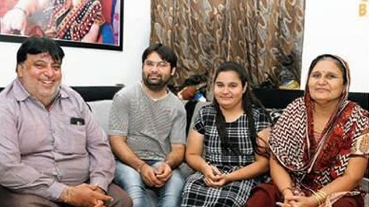 పాకిస్తానోళ్లు భారత్ లో పండగ చేసుకుంటున్నారు పాకిస్తానోళ్లు భారత్ లో పండగ చేసుకుంటున్నారు