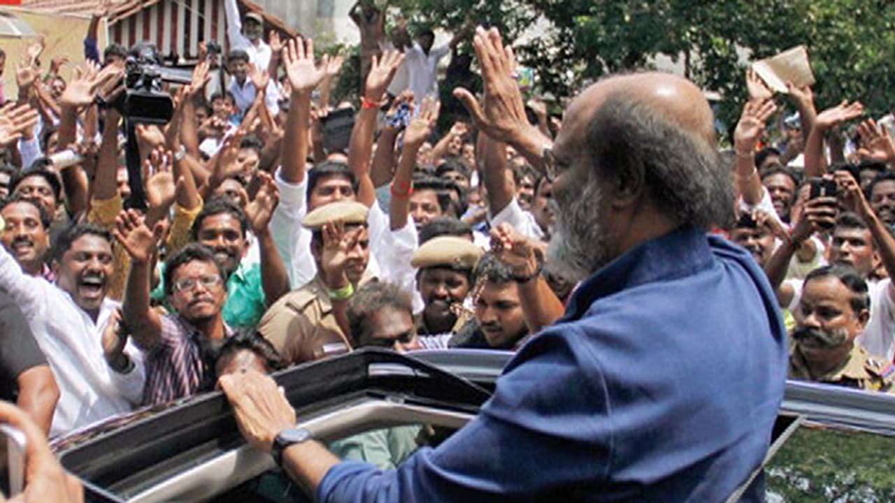 ರಾಜಕೀಯಕ್ಕೆ ಬರಲು ಸಿದ್ಧವಾದರಾ ರಜನಿಕಾಂತ್?: ಐಷಾರಾಮಿ ಕಾರು ಖರೀದಿಸಿದ ತಲೈವಾ ರಾಜಕೀಯಕ್ಕೆ ಬರಲು ಸಿದ್ಧವಾದರಾ ರಜನಿಕಾಂತ್?: ಐಷಾರಾಮಿ ಕಾರು ಖರೀದಿಸಿದ ತಲೈವಾ