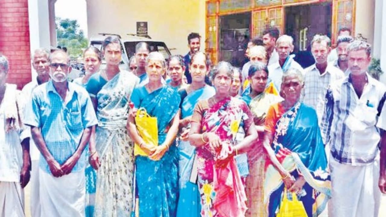 மூன்று மாதங்களாக ஒரு சொட்டு தண்ணீர்கூட கிடைக்காமல் தவிக்கும் மக்கள்... ஆட்சியருக்கு விடுத்த எச்சரிக்கை... மூன்று மாதங்களாக ஒரு சொட்டு தண்ணீர்கூட கிடைக்காமல் தவிக்கும் மக்கள்... ஆட்சியருக்கு விடுத்த எச்சரிக்கை...