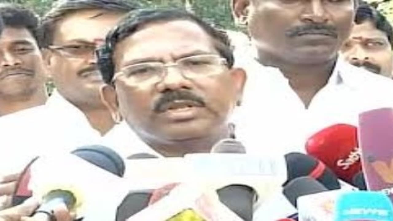 இன்றிலிருந்து புரட்சித் தலைவி அம்மா அணி புதிய உத்வேகத்துடன் செயல்படுமாம்… சொல்கிறார் மாஃபா! இன்றிலிருந்து புரட்சித் தலைவி அம்மா அணி புதிய உத்வேகத்துடன் செயல்படுமாம்… சொல்கிறார் மாஃபா!