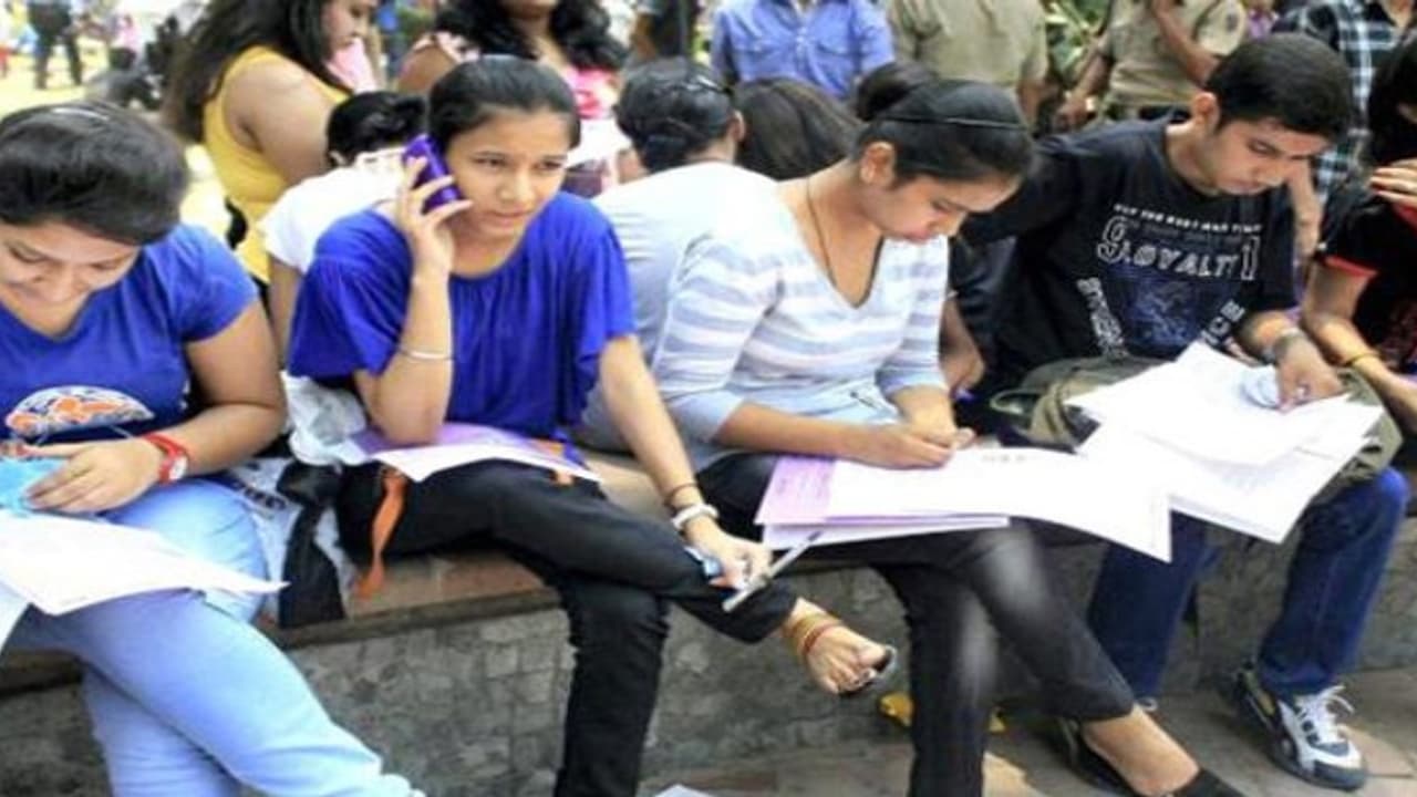 நாட்டின் ‘பெஸ்ட் காலேஜ்’, பல்கலை எது தெரியுமா? சென்னை ஐ.ஐ.டி., லயோலா, நிலை என்னாச்சு? வெளியான ரேங்கிங் பட்டியல்... நாட்டின் ‘பெஸ்ட் காலேஜ்’, பல்கலை எது தெரியுமா? சென்னை ஐ.ஐ.டி., லயோலா, நிலை என்னாச்சு? வெளியான ரேங்கிங் பட்டியல்...