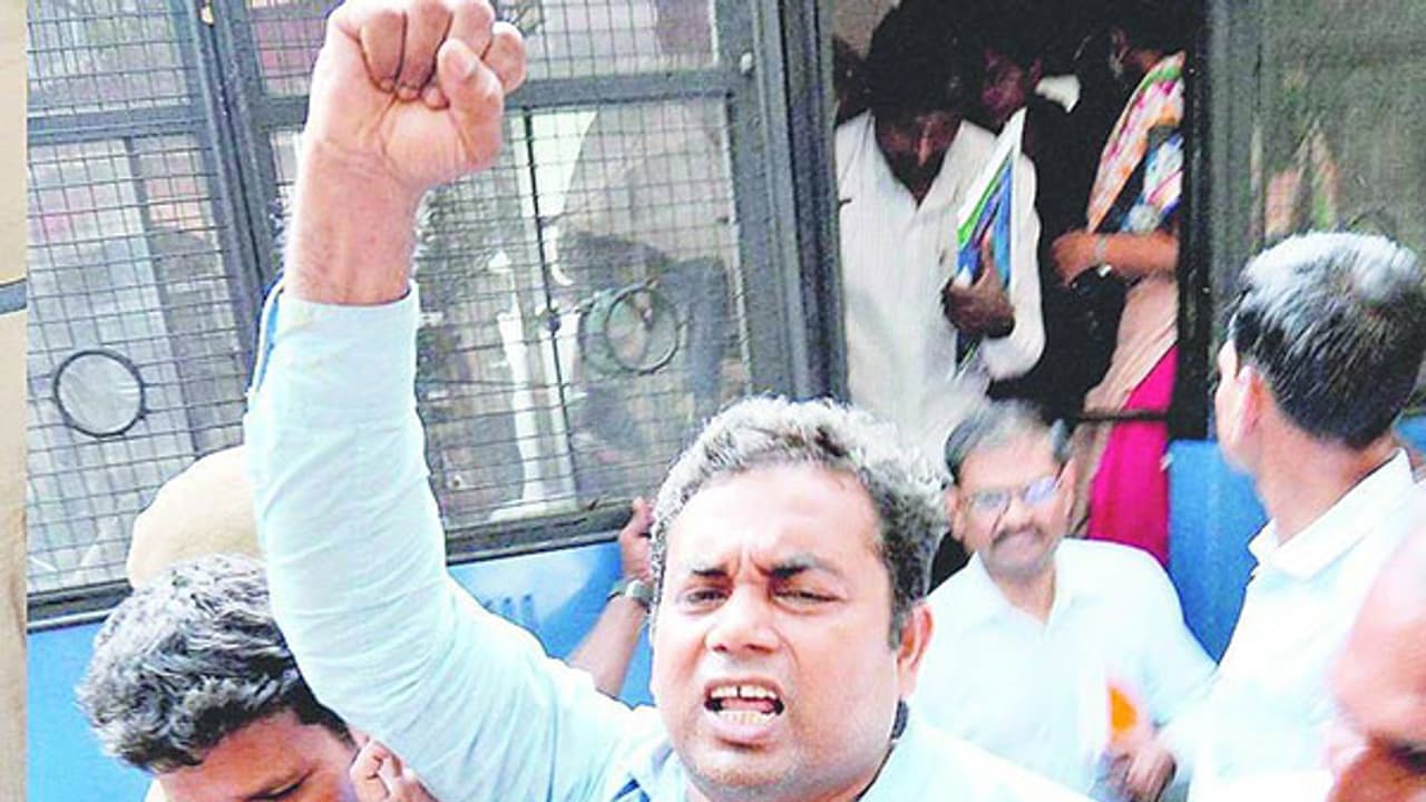 മാവോയിസ്റ്റ് രൂപേഷിനെതിരെ യുഎപിഎ: ഹര്ജി പിൻവലിക്കാൻ കേരളത്തിന് സുപ്രീംകോടതിയുടെ അനുമതി മാവോയിസ്റ്റ് രൂപേഷിനെതിരെ യുഎപിഎ: ഹര്ജി പിൻവലിക്കാൻ കേരളത്തിന് സുപ്രീംകോടതിയുടെ അനുമതി