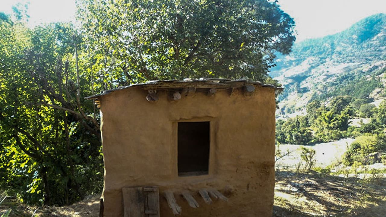 പെണ്കുട്ടികളുടെ ജീവനെടുക്കുന്ന ആര്ത്തവക്കുടിലുകള് പെണ്കുട്ടികളുടെ ജീവനെടുക്കുന്ന ആര്ത്തവക്കുടിലുകള്