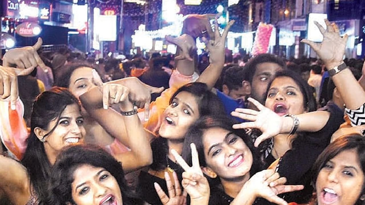 ಹೊಸವರ್ಷದಂದು ಡಿಜೆ, ಅಶ್ಲೀಲ ಡ್ಯಾನ್ಸ್ ಬ್ಯಾನ್ ಮಾಡಲು ಭಜರಂಗದಳ ಒತ್ತಾಯ ಹೊಸವರ್ಷದಂದು ಡಿಜೆ, ಅಶ್ಲೀಲ ಡ್ಯಾನ್ಸ್ ಬ್ಯಾನ್ ಮಾಡಲು ಭಜರಂಗದಳ ಒತ್ತಾಯ