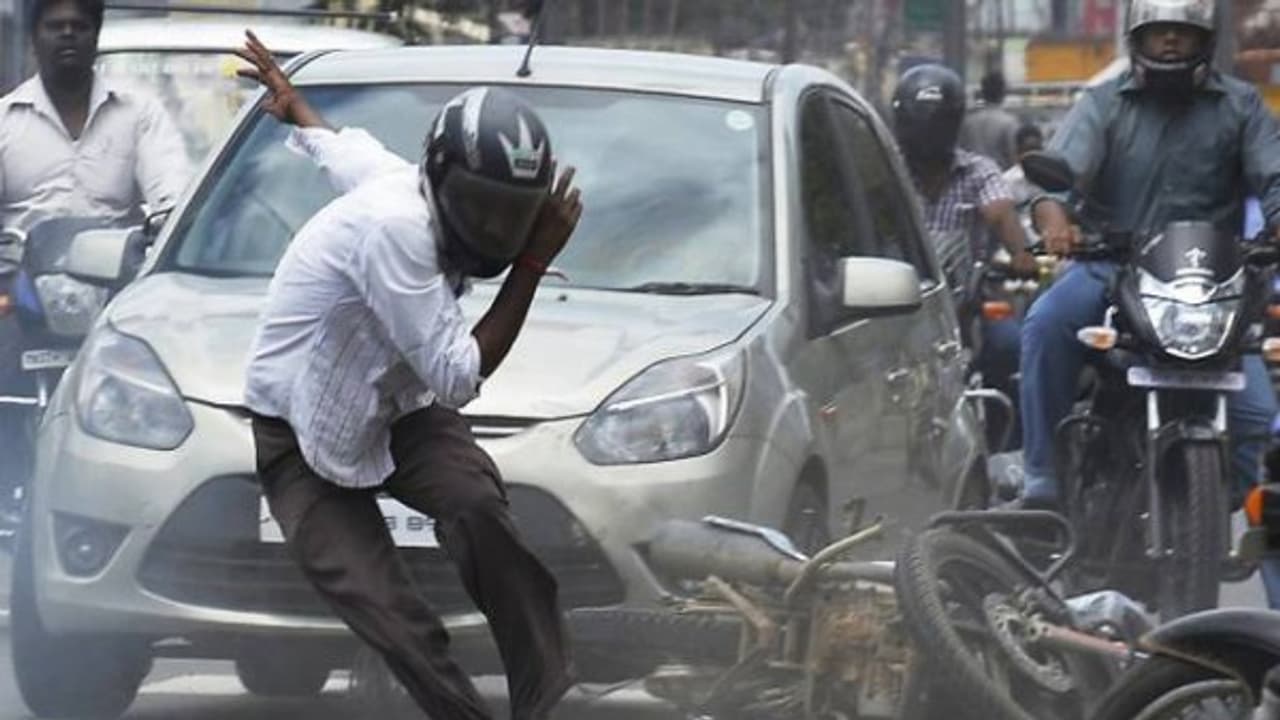 ஒண்ணுல்ல... பத்துமடங்கா... கூட்டுறதுக்கு சட்ட திருத்தம் ரெடி ரோட்டுல போகும் போது உஷார் மக்களே ஒண்ணுல்ல... பத்துமடங்கா... கூட்டுறதுக்கு சட்ட திருத்தம் ரெடி ரோட்டுல போகும் போது உஷார் மக்களே