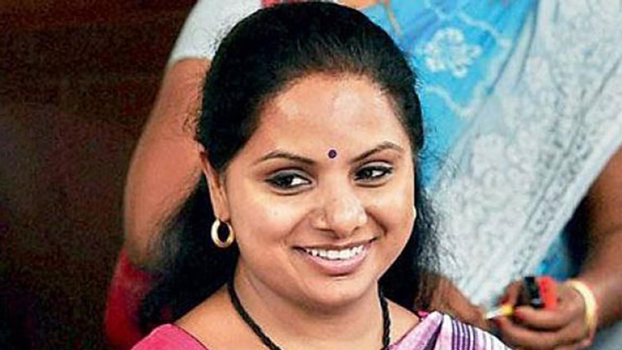 TRS Kavitha: டெல்லி மதுபார் ஊழல் வழக்கு: தெலங்கானா முதல்வர் கேசிஆர் மகள் கவிதாவுக்கு சிபிஐ நோட்டீஸ் TRS Kavitha: டெல்லி மதுபார் ஊழல் வழக்கு: தெலங்கானா முதல்வர் கேசிஆர் மகள் கவிதாவுக்கு சிபிஐ நோட்டீஸ்