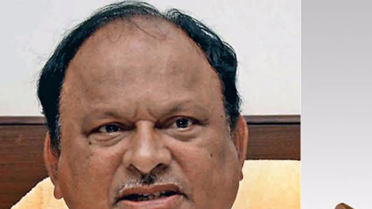 జగన్ గాలిలోనే...: ఆమంచిపై కరణం బలరాం పరోక్ష వ్యాఖ్యలు జగన్ గాలిలోనే...: ఆమంచిపై కరణం బలరాం పరోక్ష వ్యాఖ్యలు