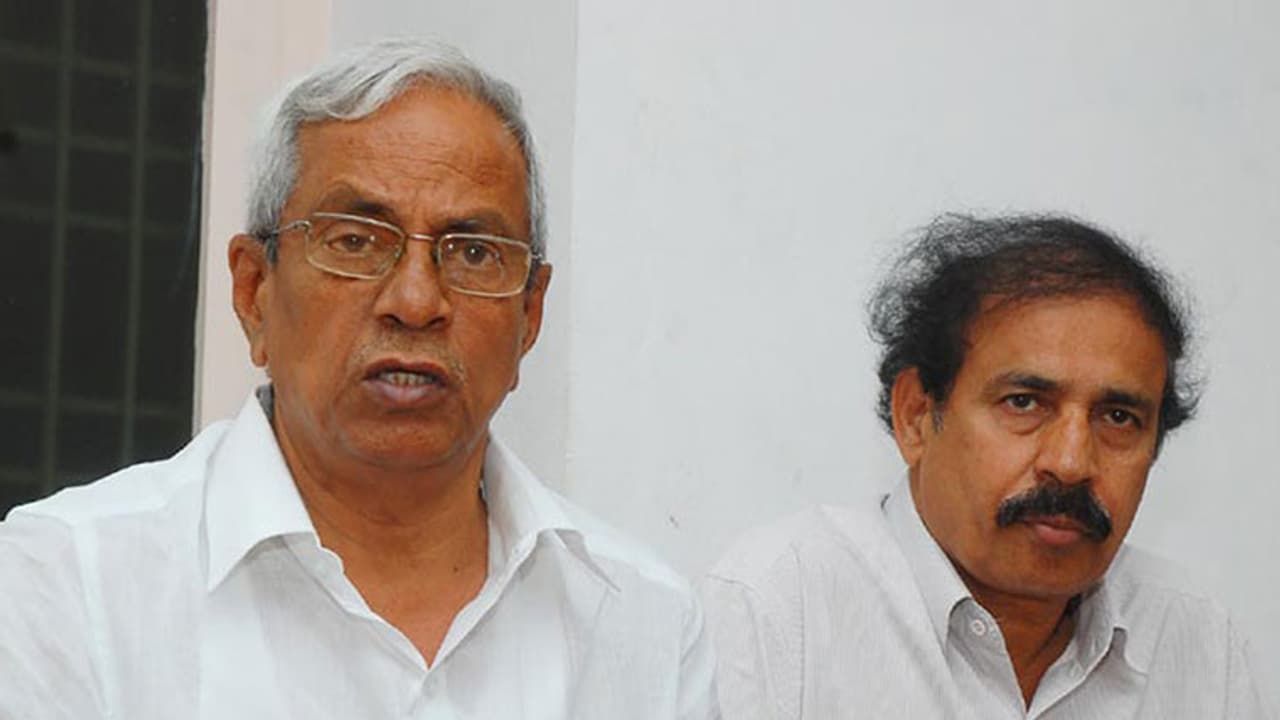 మేం ఒంటరికాదు...పవన్ మాతోనే: సీపీఎం మధు మేం ఒంటరికాదు...పవన్ మాతోనే: సీపీఎం మధు