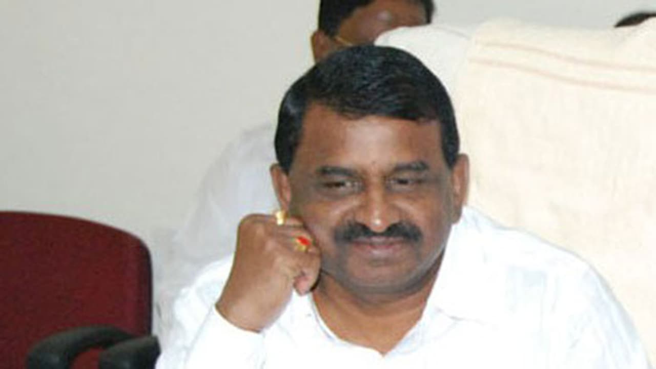 పితానిని తాకిన ఈఎస్ఐ స్కాం :టీడీపీ, వైసీపీ వాదనలు ఇవీ