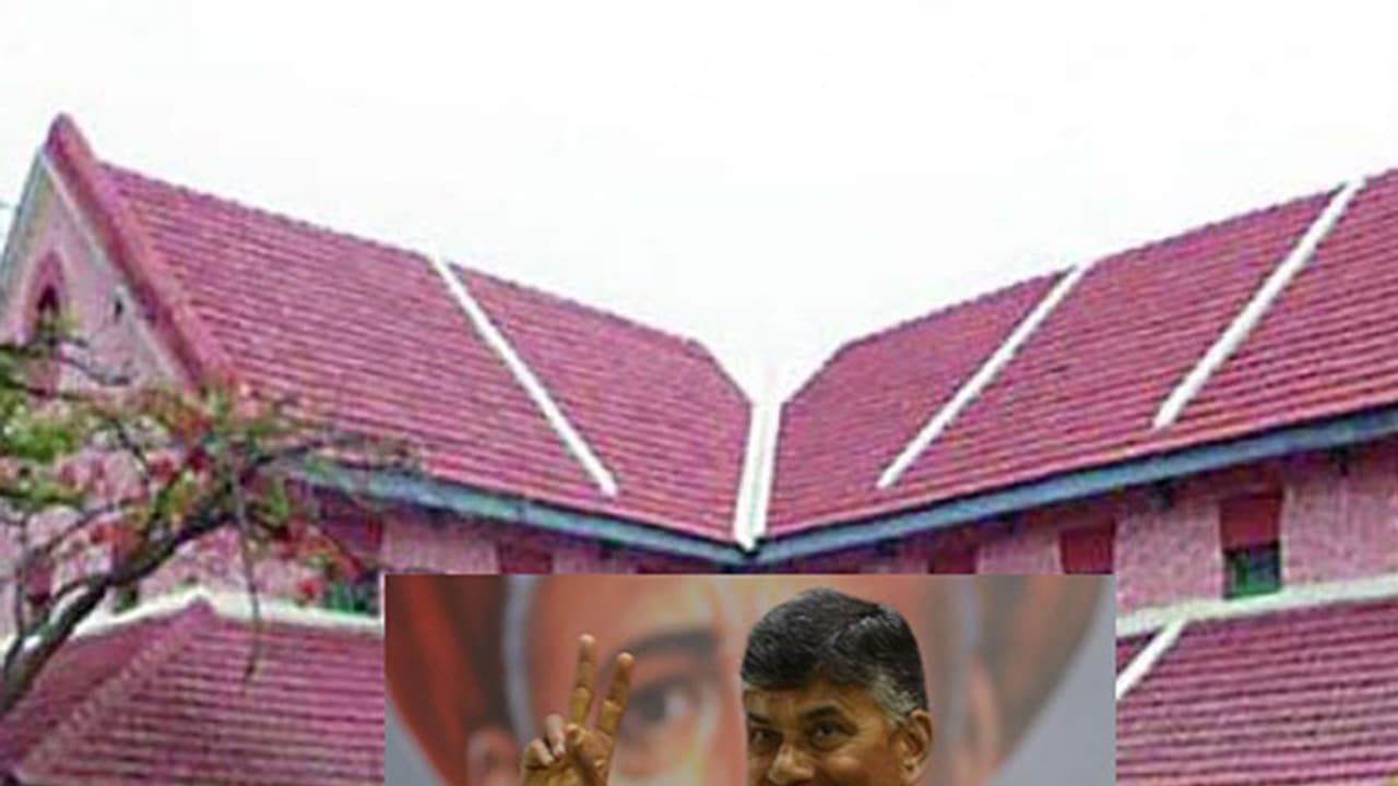 కాకినాడ మేయర్పై అవిశ్వాసం: నేడు ప్రత్యేక సమావేశం, అందరి చూపు వారిపైనే కాకినాడ మేయర్పై అవిశ్వాసం: నేడు ప్రత్యేక సమావేశం, అందరి చూపు వారిపైనే