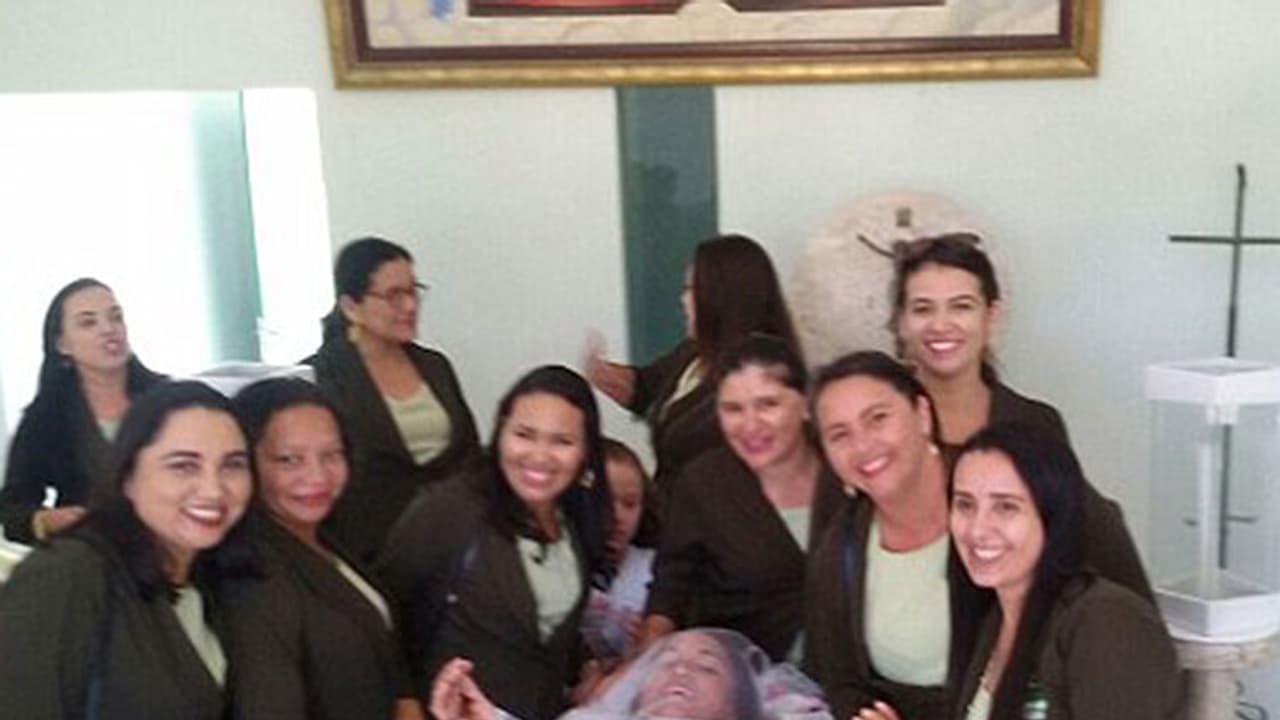 വന്നു കണ്ടവരെല്ലാം പൊട്ടിച്ചിരിച്ച് ഒരു ശവസംസ്കാരം! വന്നു കണ്ടവരെല്ലാം പൊട്ടിച്ചിരിച്ച് ഒരു ശവസംസ്കാരം!