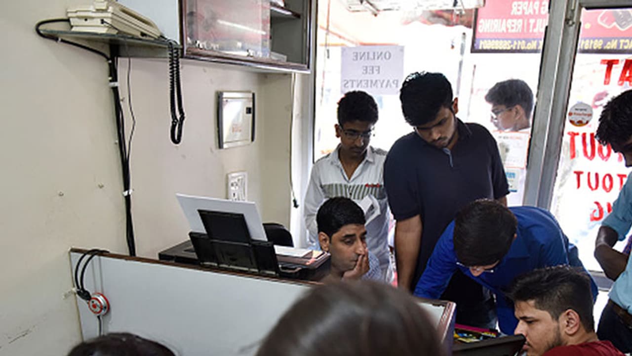 നോട്ട് പിന്വലിക്കല്: നാലുലക്ഷം പേര്ക്ക് ജോലി നഷ്ടമായി നോട്ട് പിന്വലിക്കല്: നാലുലക്ഷം പേര്ക്ക് ജോലി നഷ്ടമായി