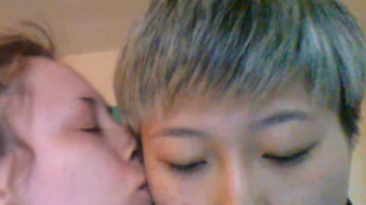 കാമുകികൊപ്പം അന്തിയുറങ്ങുന്നത് പാലത്തിന്റെ കീഴില്, ആരും സഹായിക്കാനില്ലെന്ന് ആക്ഷൻ സൂപ്പര് സ്റ്റാറിന്റെ മകള് കാമുകികൊപ്പം അന്തിയുറങ്ങുന്നത് പാലത്തിന്റെ കീഴില്, ആരും സഹായിക്കാനില്ലെന്ന് ആക്ഷൻ സൂപ്പര് സ്റ്റാറിന്റെ മകള്