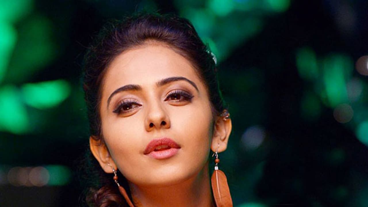 ఆ హీరో పక్కన రకుల్.. అవకాశాలు లేకేనా..?