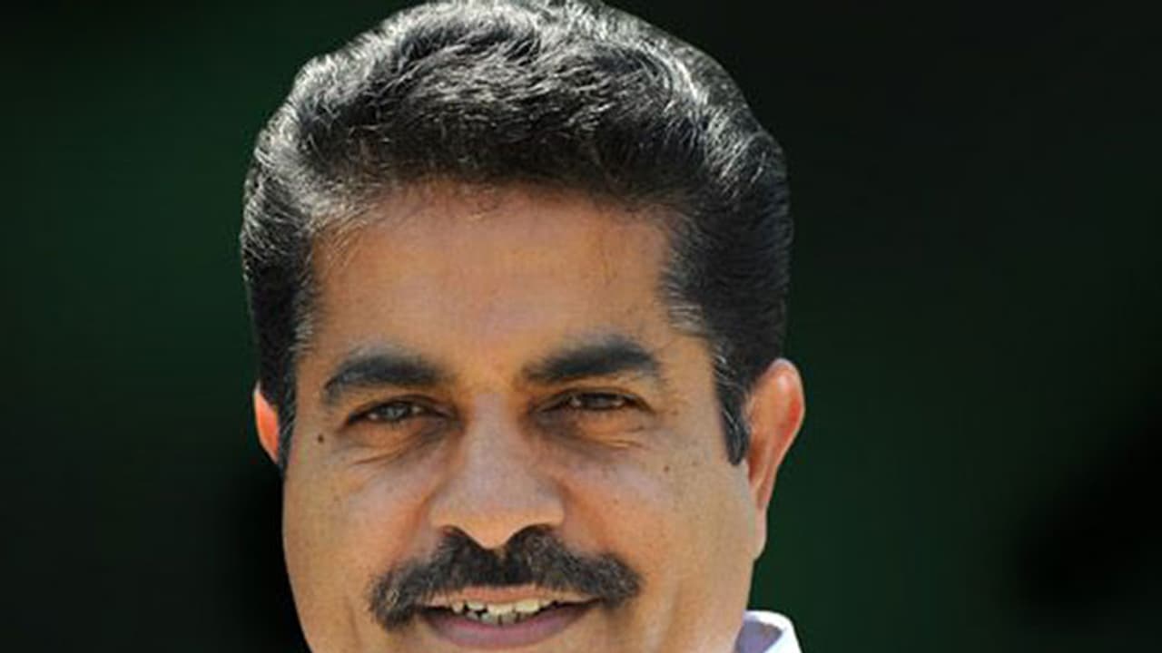 അടൂർ പ്രകാശും ബിജു രമേശും ചേർന്ന് നടത്തിയ ഗൂഢാലോചനയാണ് ബാർ കോഴക്കേസ് അടൂർ പ്രകാശും ബിജു രമേശും ചേർന്ന് നടത്തിയ ഗൂഢാലോചനയാണ് ബാർ കോഴക്കേസ്