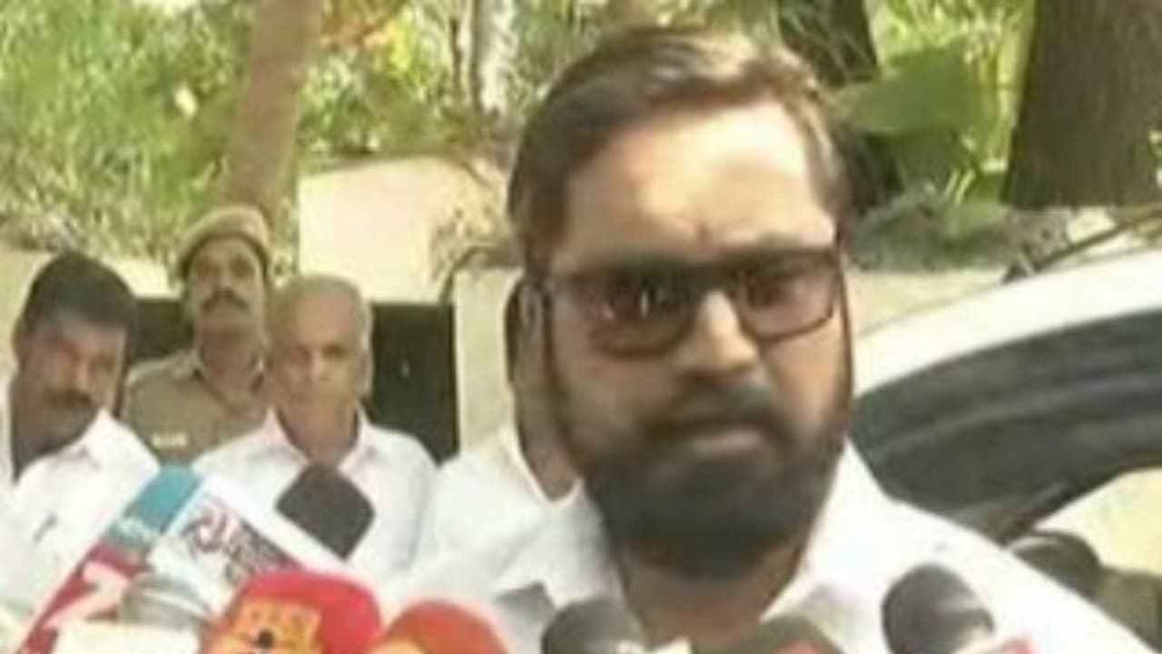 தடாலடியாக அணி தாவிய சரத்குமார்….முதலமைச்சர் எடப்பாடி பழனிசாமியை சந்தித்து ஆதரவு… தடாலடியாக அணி தாவிய சரத்குமார்….முதலமைச்சர் எடப்பாடி பழனிசாமியை சந்தித்து ஆதரவு…