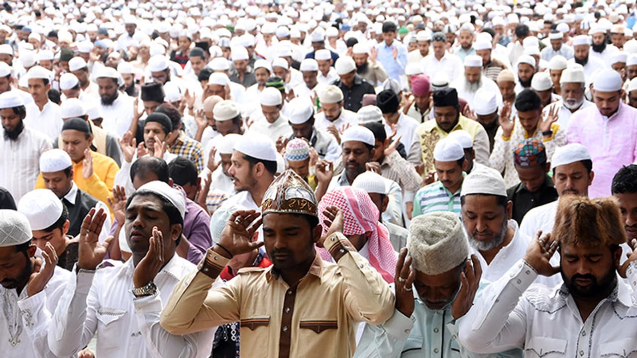 Kerala floods: Temple makes space for Muslims to offer prayers during Bakrid