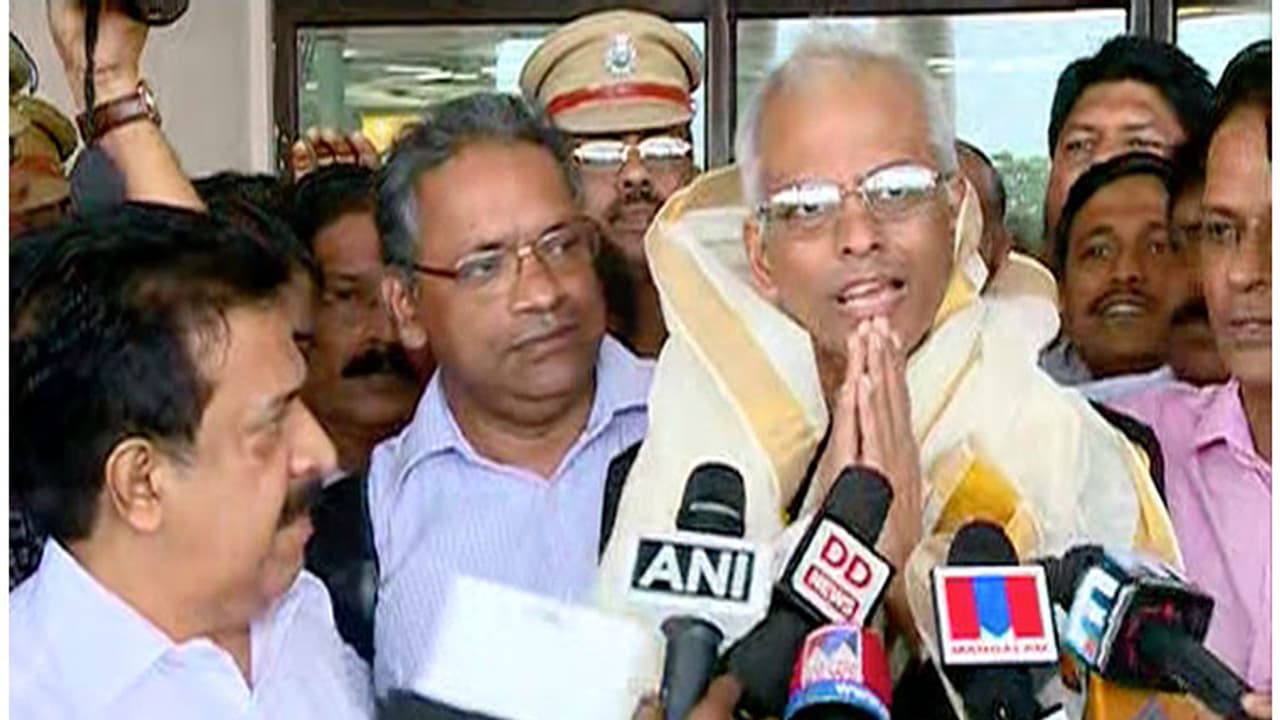 Fr Tom Uzhunnalil arrives in Kochi, LDF ministers give it a miss Fr Tom Uzhunnalil arrives in Kochi, LDF ministers give it a miss