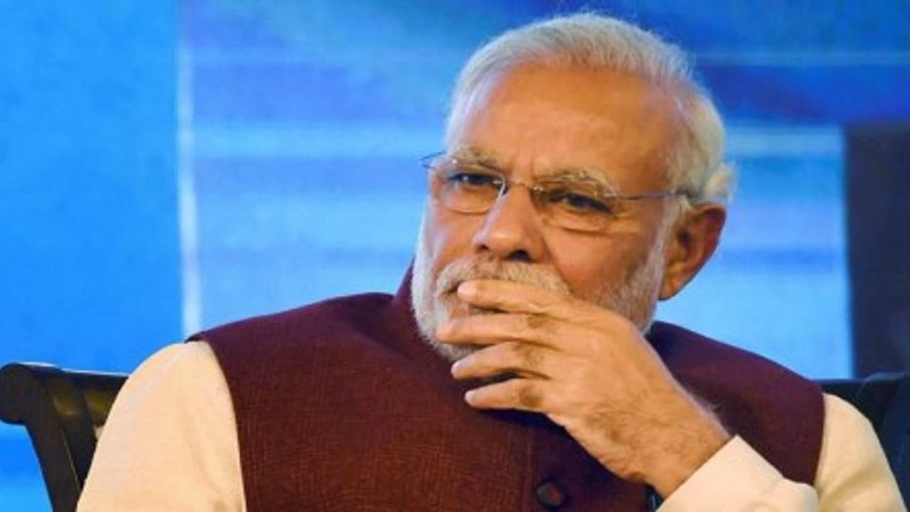 "மோடி..ப்ளீஸ்.. உங்க கையில இருக்கும் வளையலை கழட்டுங்க…" பாக். விவகாரத்தில் கழுவி ஊற்றும் காங்கிரஸ் "மோடி..ப்ளீஸ்.. உங்க கையில இருக்கும் வளையலை கழட்டுங்க…" பாக். விவகாரத்தில் கழுவி ஊற்றும் காங்கிரஸ்