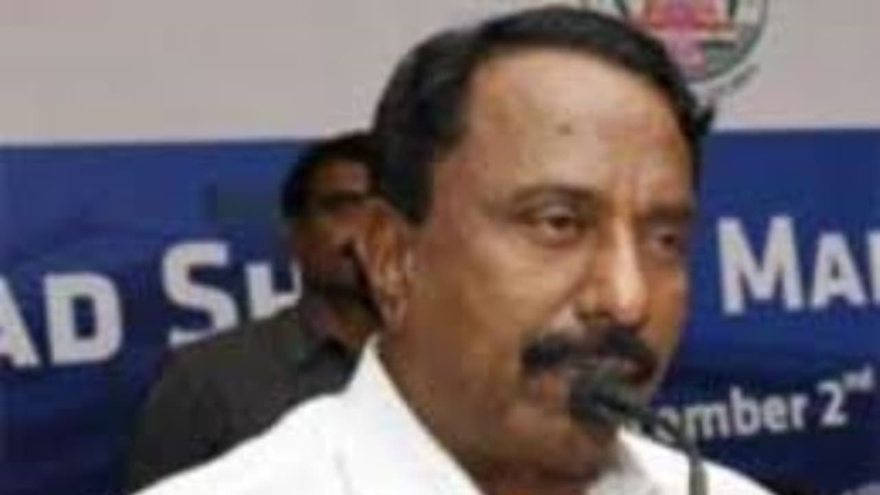 மாணவர்களுக்கு நீட் தேர்வு பயிற்சிக்காக 54 ஆயிரம் கேள்வி பதிலுடன் குறுந்தகடு ….செங்கோட்டையன் அறிவிப்பு.. மாணவர்களுக்கு நீட் தேர்வு பயிற்சிக்காக 54 ஆயிரம் கேள்வி பதிலுடன் குறுந்தகடு ….செங்கோட்டையன் அறிவிப்பு..