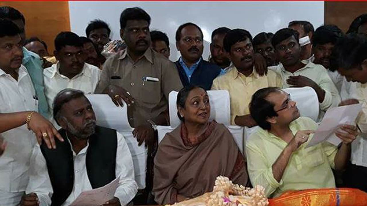 (Video)ಸಮಾಜ ಕಲ್ಯಾಣ ಸಚಿವರಿಂದ ಸೂ..ಳೆ ಮಗ ಪದ ಪ್ರಯೋಗ (Video)ಸಮಾಜ ಕಲ್ಯಾಣ ಸಚಿವರಿಂದ ಸೂ..ಳೆ ಮಗ ಪದ ಪ್ರಯೋಗ