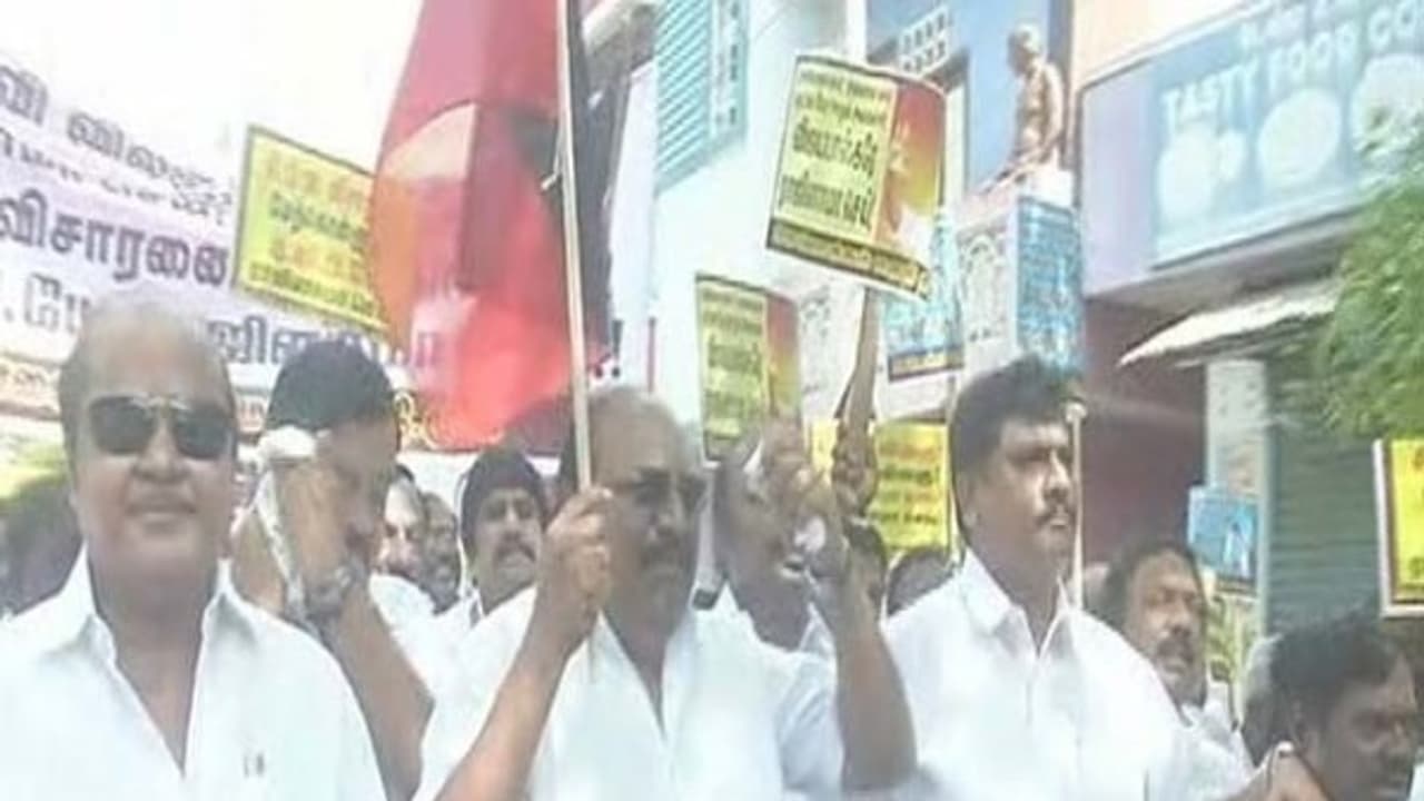 டிஜிபி ராஜேந்திரன் உடனடியாக பதவி விலகணும்… கடுமையாக அழுத்தம் தரும் திமுக….பதவி விலகுவாரா? டிஜிபி ராஜேந்திரன் உடனடியாக பதவி விலகணும்… கடுமையாக அழுத்தம் தரும் திமுக….பதவி விலகுவாரா?