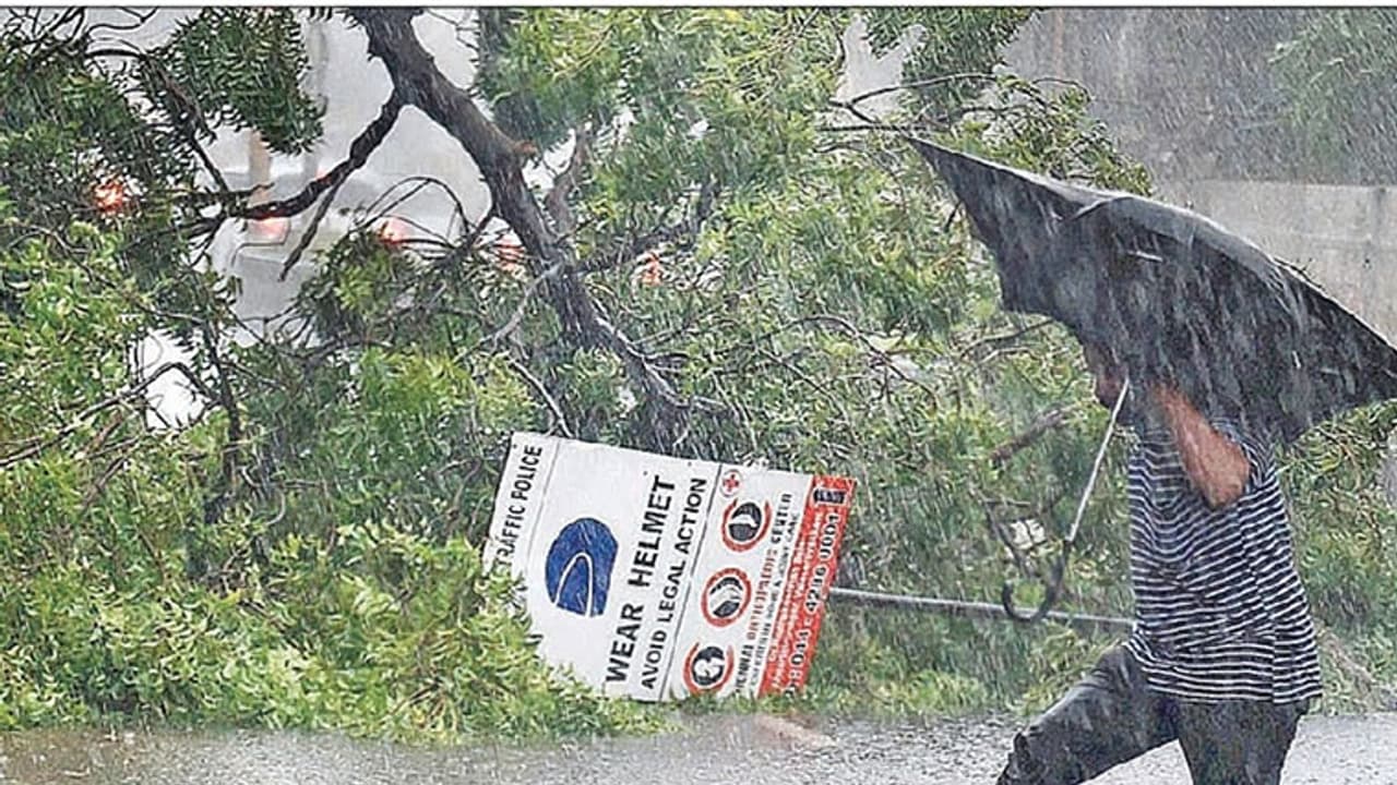 ರಾಜ್ಯದಲ್ಲಿ ವರುಣನ ಆರ್ಭಟ: 8 ಬಲಿ ರಾಜ್ಯದಲ್ಲಿ ವರುಣನ ಆರ್ಭಟ: 8 ಬಲಿ