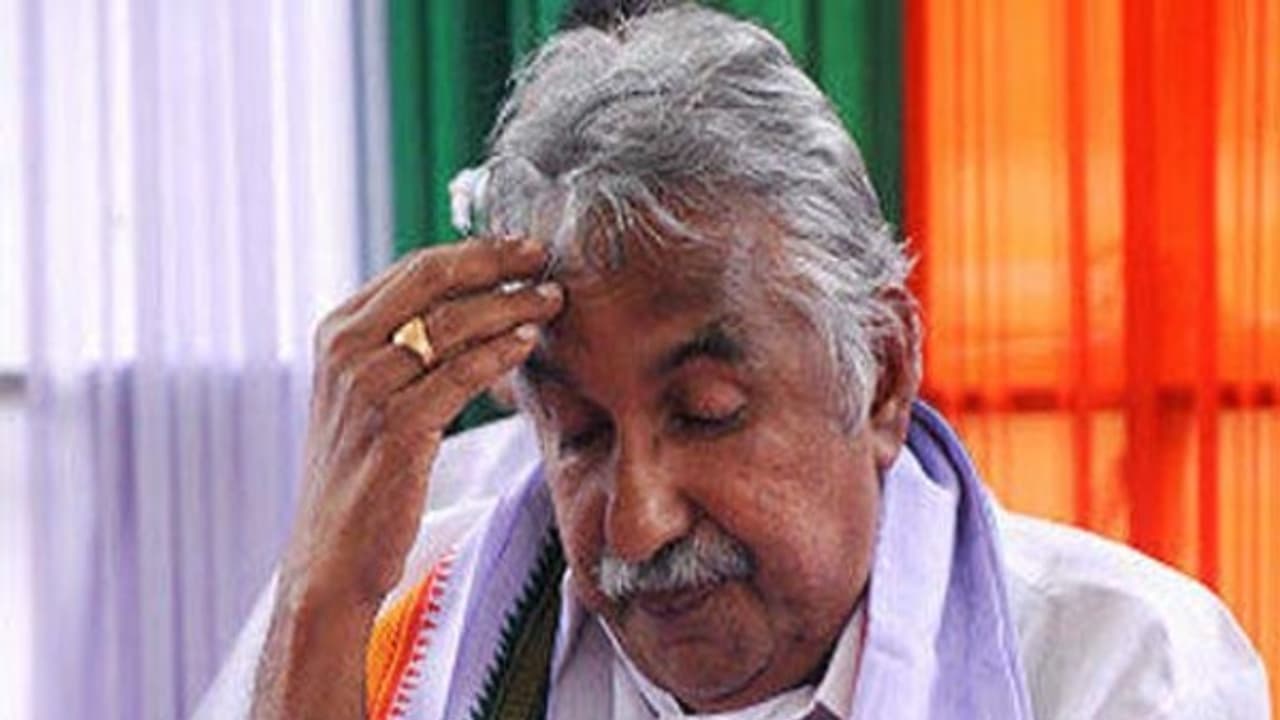 ഉമ്മന്ചാണ്ടിക്കെതിരായ ലൈംഗികാരോപണം: പരാതിക്കാരി വീണ്ടും സുപ്രീം കോടതിയില് ഉമ്മന്ചാണ്ടിക്കെതിരായ ലൈംഗികാരോപണം: പരാതിക്കാരി വീണ്ടും സുപ്രീം കോടതിയില്