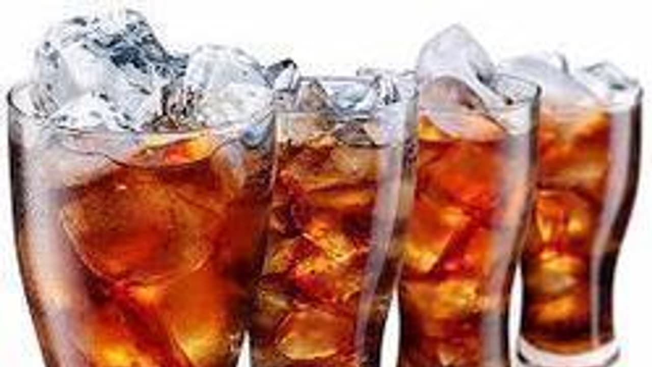 ಕರ್ತವ್ಯದ ವೇಳೆ ಕಚೇರಿಗೆ ಬೀಗ ಹಾಕಿ ತಹಸೀಲ್ದಾರ್‌ ಬರ್ತ್‌ ಡೇ ಪಾರ್ಟಿ..!