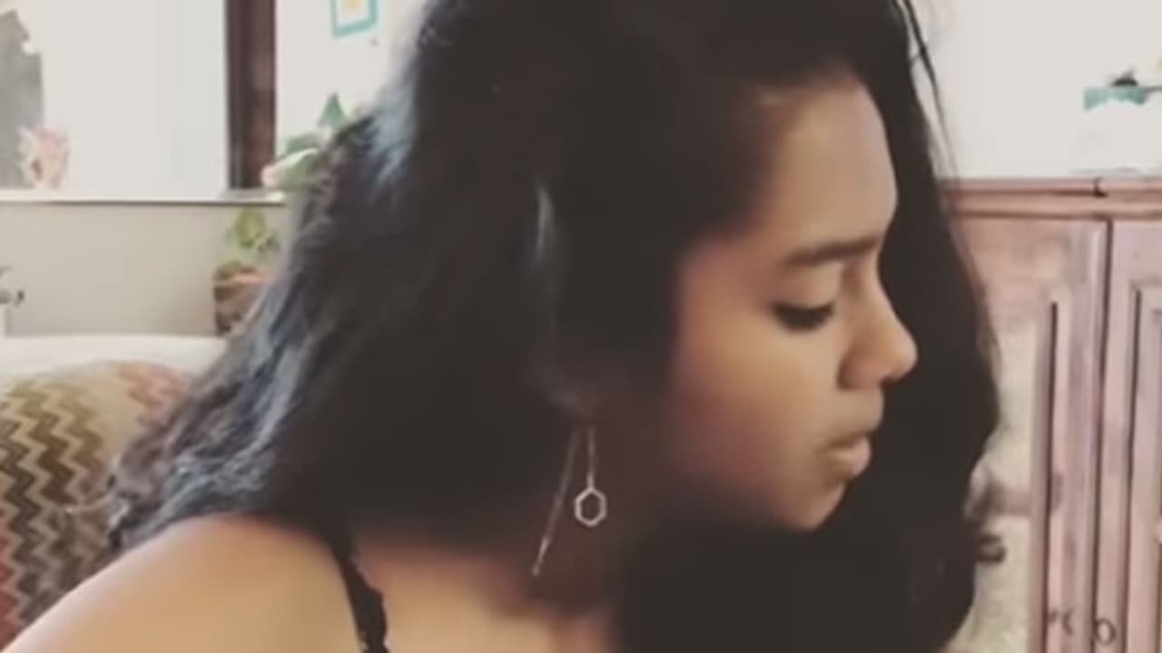 ഗിറ്റാറില്‍ താളമിട്ട് പ്രാര്‍ത്ഥന പാടി, ഏറ്റെടുത്ത് സോഷ്യല്‍ മീഡിയ