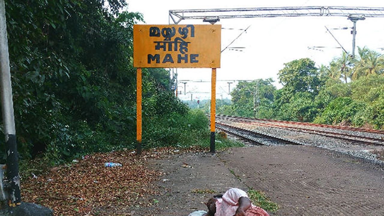 ഈ പ്രശ്നമൊക്കെ പരിഹരിക്കാന് ഓരോ പഞ്ചായത്തിലും മദ്യപാന പരിശീലന കേന്ദ്രങ്ങള് തുടങ്ങുക ഈ പ്രശ്നമൊക്കെ പരിഹരിക്കാന് ഓരോ പഞ്ചായത്തിലും മദ്യപാന പരിശീലന കേന്ദ്രങ്ങള് തുടങ്ങുക