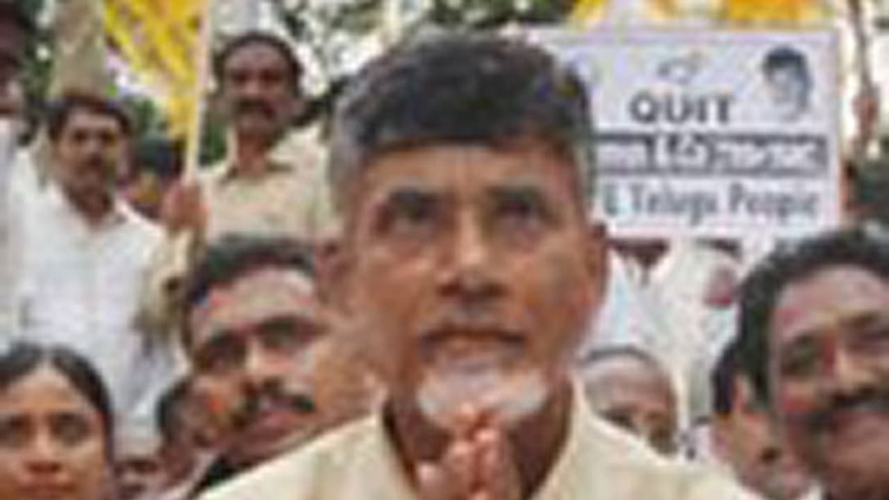 వరద, విద్యుత్ కోతలతో అల్లాడుతున్న ఏపీ ప్రజలు: ఆదుకోవాలని చంద్రబాబు డిమాండ్ వరద, విద్యుత్ కోతలతో అల్లాడుతున్న ఏపీ ప్రజలు: ఆదుకోవాలని చంద్రబాబు డిమాండ్